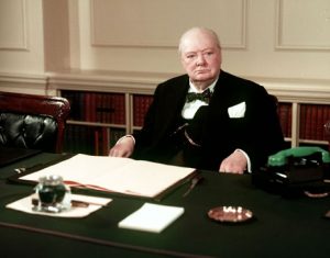 Churchill_at_desk