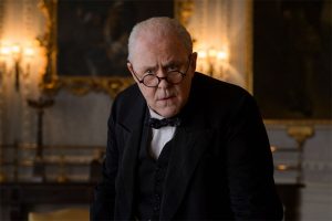 John-Lithgow-as-Winston-Churchill