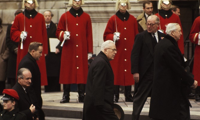 Ambassador David Bruce leads Chief Justice Earl Warren and Chief of Protocol Lloyd Hand into St. Paul’s Cathedral. Joe Scherschel / National Geographic Creative