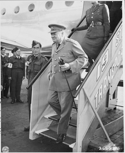 Winston_Churchill_steps_off_his_airplane_at_Gatow_Airport_in_Berlin_Germany_15July1945